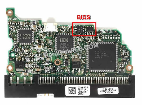 Pasos para cambiar el chip BIOS en 07N8979 placa lógica disco duro Hitachi