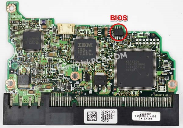 Pasos para cambiar el chip BIOS en 07N9100 placa lógica disco duro Hitachi